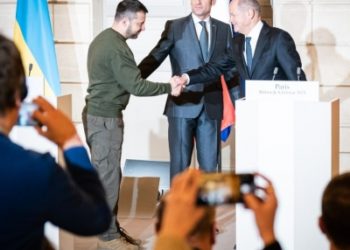 Zelensky asks France, Germany for fighter jets