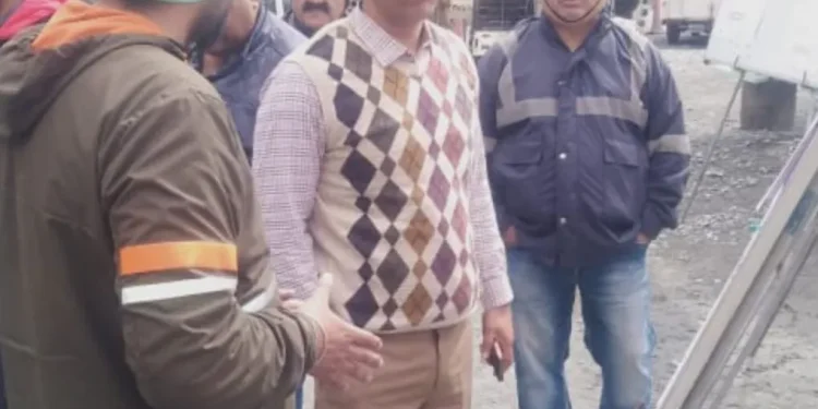 Div Com Kmr inspects physical work progress on Z- Morh tunnel