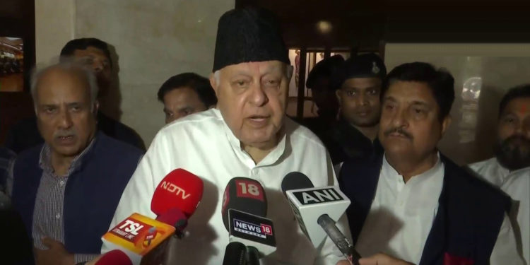 Abdullah-led delegation of Oppn leaders meets CEC, submits memorandum for early polls in J-K