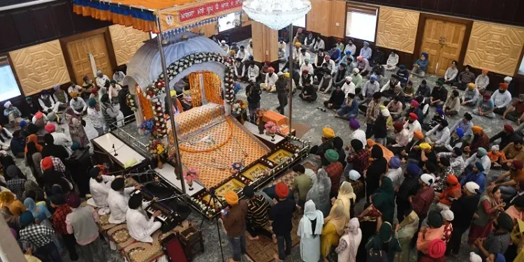 Baisakhi celebrated in Kashmir, devotees offered prayers in gurudwaras