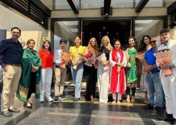 Miss World Karolina Bielawska visits Kashmir