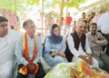 Mehbooba Mufti Extends Syncretic Gesture, Visits Thajiwara Temple in Bijbehara to greet Kashmiri Pandit Community On Annual Hawan 