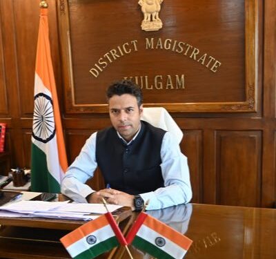 DC Kulgam felicitates JKAS Qualifiers of the district