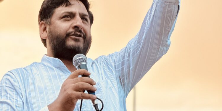 Former Rajya Sabha member Mir Fayaz quits politics
