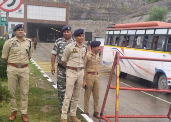 No civil traffic will be stopped on NH during VVIPs, senior officers movement: ADGP Kashmir