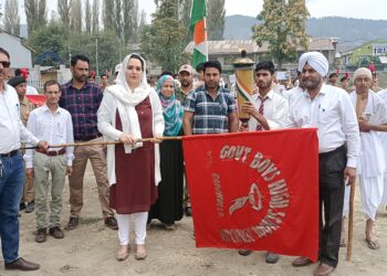 DC B’la flaggs-off Shanti Yatra from GHS Deewanbagh