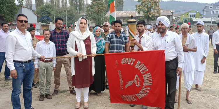 DC B’la flaggs-off Shanti Yatra from GHS Deewanbagh