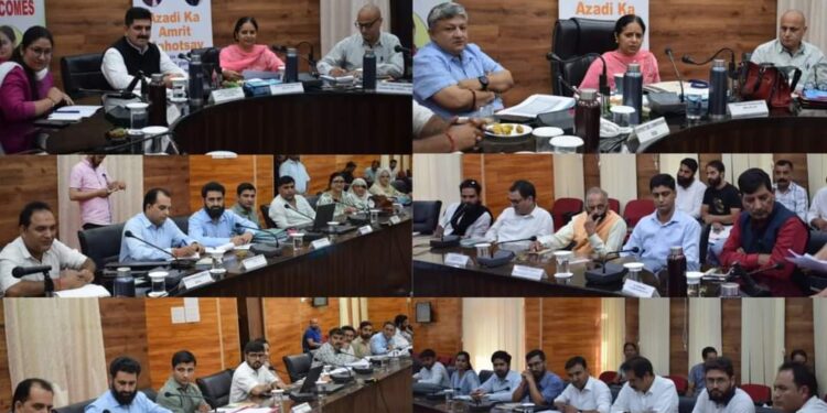 Comm Secy RDD meets District Dev Council; Reviews RDD schemes; Inspects ongoinig works/ assets in SBM -G in Doda