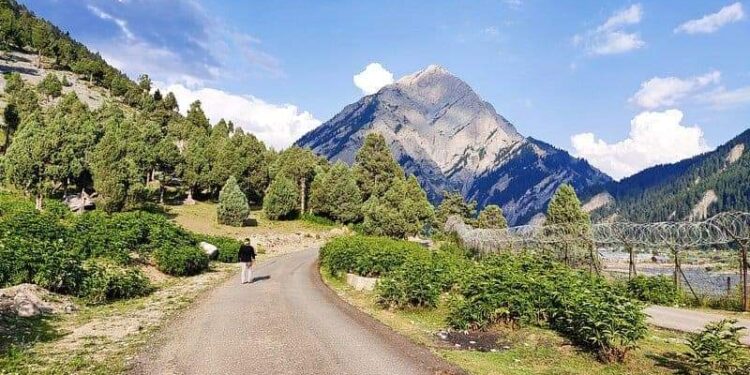 Even in autumn, Tourists continue to date with Gurez Valley