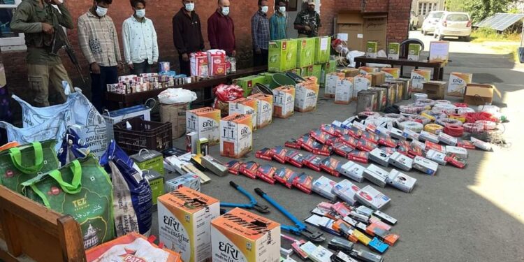 Kulgam Police busts Gang of burglars, stolen property worth 10-12 lacs recovered within 24 hours 