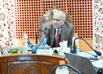 Justice (Retd) Hasnain Masoodi chairs DISHA meeting at Shopian; reviews physical, financial progress of CSSs
