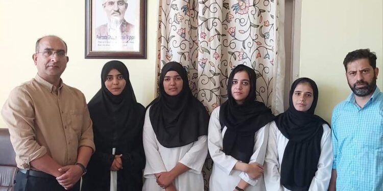 Venturing Beyond Campus:06 students of GDC Bandipora selected for “College on Wheels Programme”