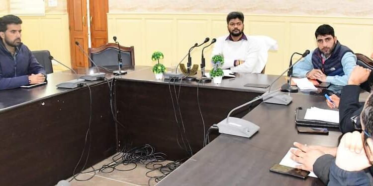 DC Ganderbal reviews progress on SWM