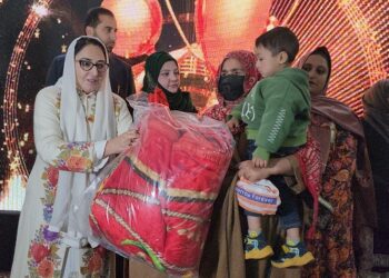 Dr Andrabi inaugurates HRJP Council office, distributes blankets among needy