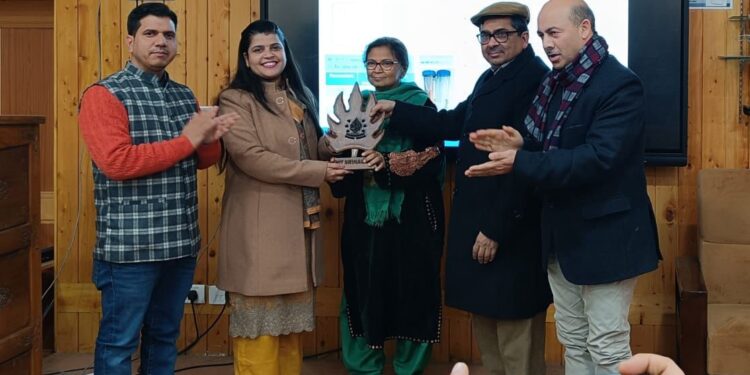 Prominent Scientist Dr. Pooja delivers expert talk on ‘MXene’ at NIT Srinagar
