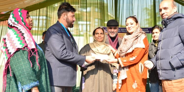Div Com reviews Power scenario in Kashmir