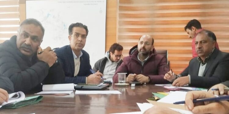 Maintain strict vigil on feeders vulnerable to power pilferage: MD KPDCL to EEs