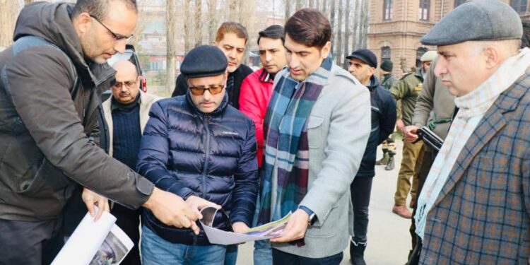 DC Srinagar conducts whirlwind tour of the City; inspects ongoing developmental works for Darish Kadal Bridge, Development of Footpath near Aiwa Bridge