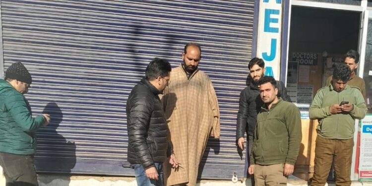 DCO Kulgam closes-down 01 Chemist shop at Frisal