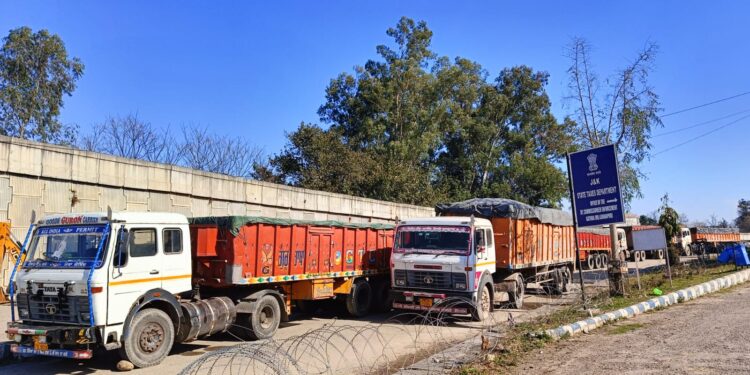 Mining department seizes 06 trucks for gypsum theft at Kathua