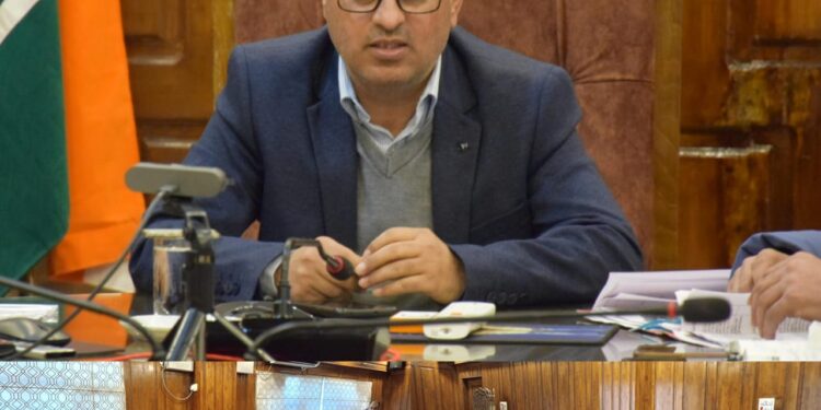 DC B’pora chairs meeting regarding pending NHRC cases