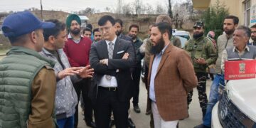 DEO Baramulla visits AC 13-Pattan; inspects SSTs & availability of AMFs at polling stations