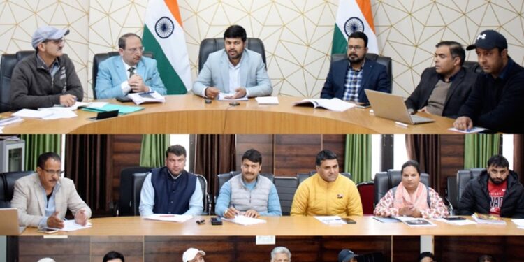 DEO Kishtwar convenes meeting with representatives of political parties