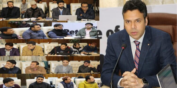 Lok Sabha Elections-2024: DEO Srinagar holds meeting with representatives of various Political Parties