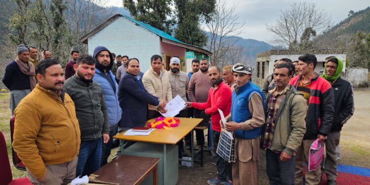 SDM conducts weekly block Diwas at Dudu
