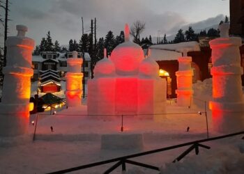 Three Kashmiri artists craft Taj Mahal-shaped igloo to boost tourism in Sonamarg