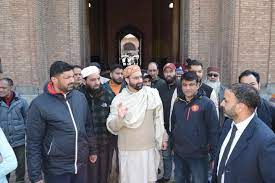 Mirwaiz chairs crucial meeting, takes stock of arrangements ahead of Ramadhan