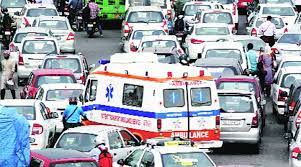 Man clears traffic on busy Sgr road to make way for ambulance, get applause