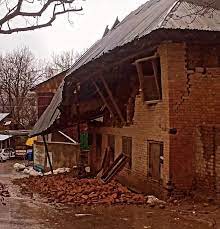 Gusty winds wreak havoc, 300 structures damaged in 3 J&K districts