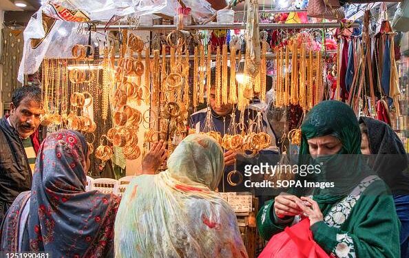 Ahead of Ramadan, Kashmir markets wear festive look