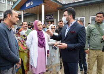 Dr Abid Rasheed reviews functioning of Maternity Hospital SKIMS