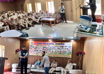 Lok Sabha Elections 2024  Police officers imparted training on functioning of EVMs, VVPATs at Doda