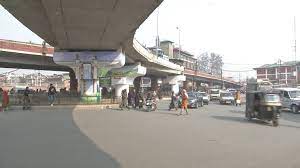 Construction of flyovers: Traffic plying on just 5.5 meter road surface on busiest highway in Sgr