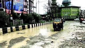 Srinagar’s Khayam road in dilapidated condition, residents seek early completion of work