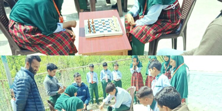 YS&S Ganderbal organize Chess & Tug of War competitions in Zone Tullamulla
