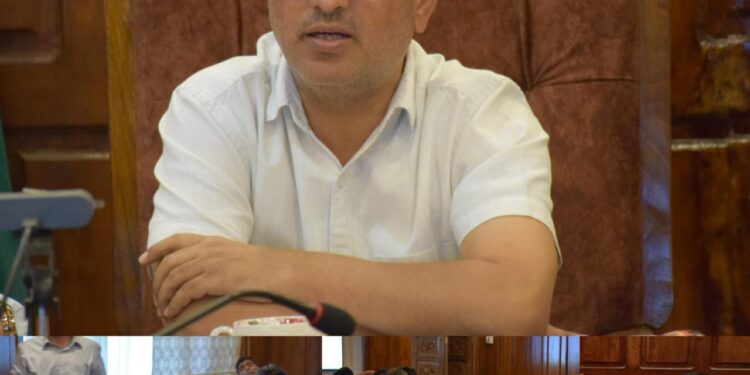 DC Bandipora chairs meeting of DLC on Change of Land Use; approves 04 cases