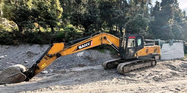 LNT Machine seized at Gossi Gulabgarh for illegal mining