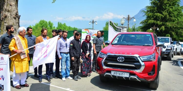 Lt Governor flags off Road Safety Awareness Tour from Raj Bhawan Srinagar