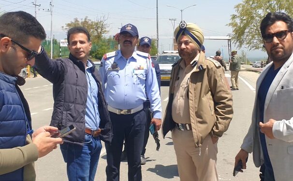 Enforcement Drive targets Traffic Violations in Gulmarg