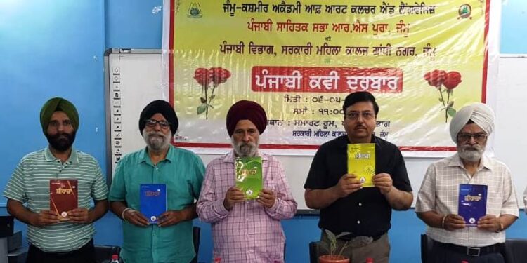 Literary Event enlightens students at GCW Gandhinagar