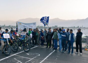 Lok Sabha Elections-2024 Nodal Principal Kashmir Division Colleges flags-off Cycle Rally under SVEEP to raise voter awareness