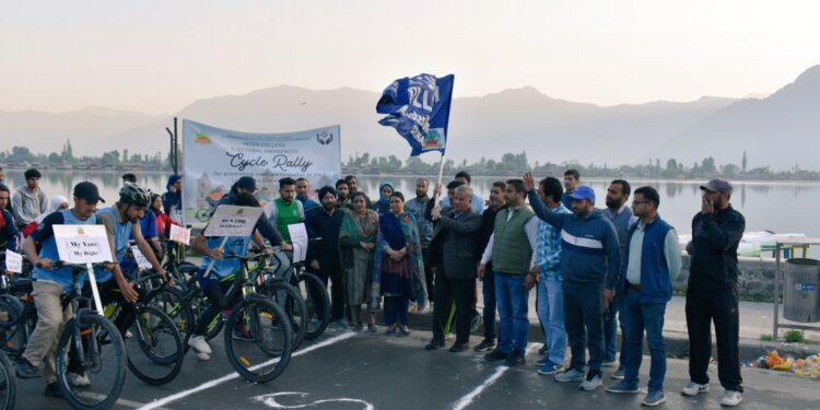 Lok Sabha Elections-2024 Nodal Principal Kashmir Division Colleges flags-off Cycle Rally under SVEEP to raise voter awareness