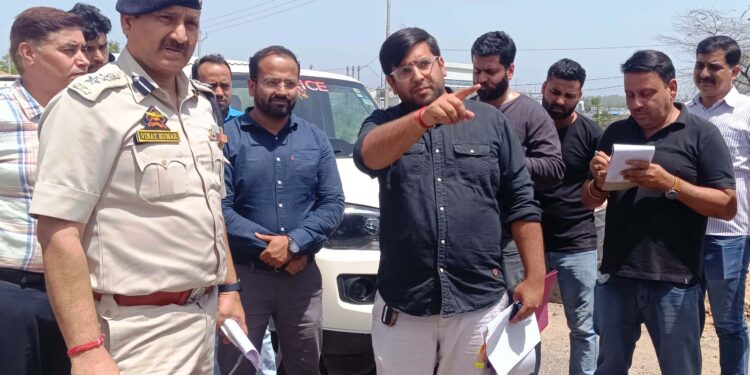 DC Samba inspects condition of National Highway Stresses on better upkeep for smooth conduct of Shri Amarnath Yatra-2024