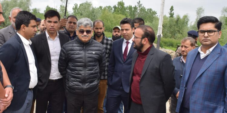 Dulloo tours Srinagar to assess progress of Smart City works