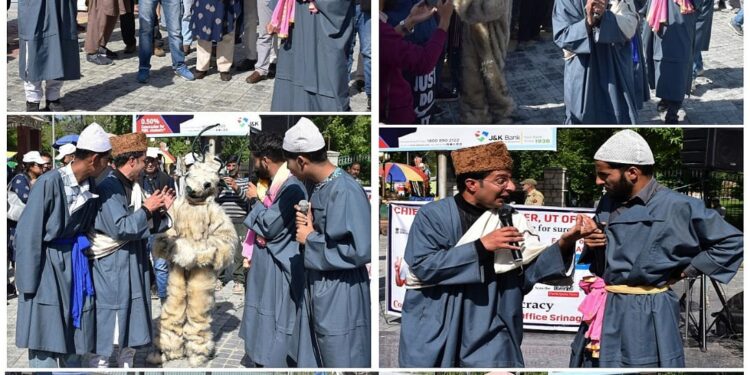 SVEEP: Thematic Nukkad Natak engages thousands at busy Sunday Market, Lal Chowk