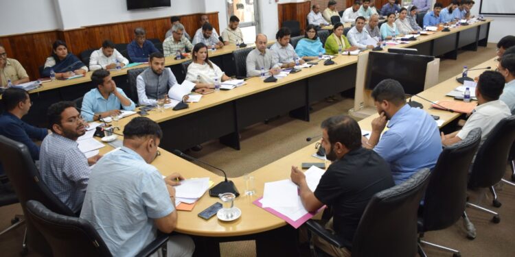 DC Jammu reviews functioning of Revenue Department